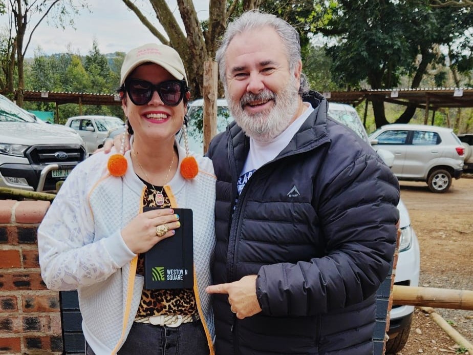 Jane Caught Up With Carlos Correia