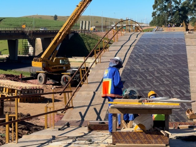 Pedestrian & Cycle Bridge Taking Shape